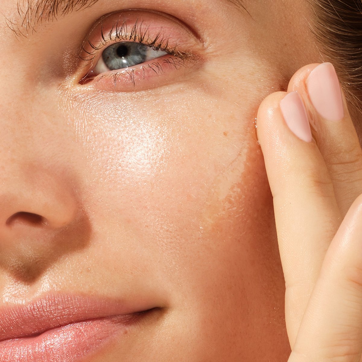 The Brightening Serum Gentle Face Serum for Daily Care